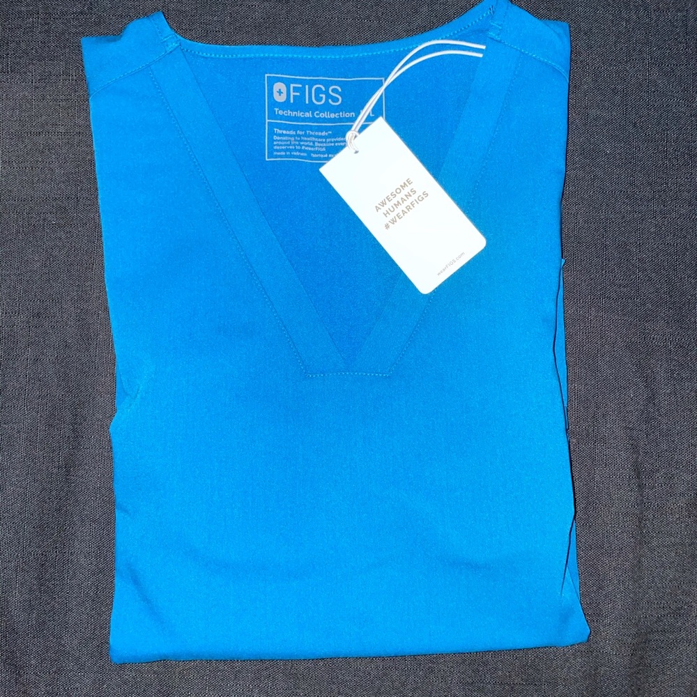Figs Casma 3 pocket scrub top & pants.